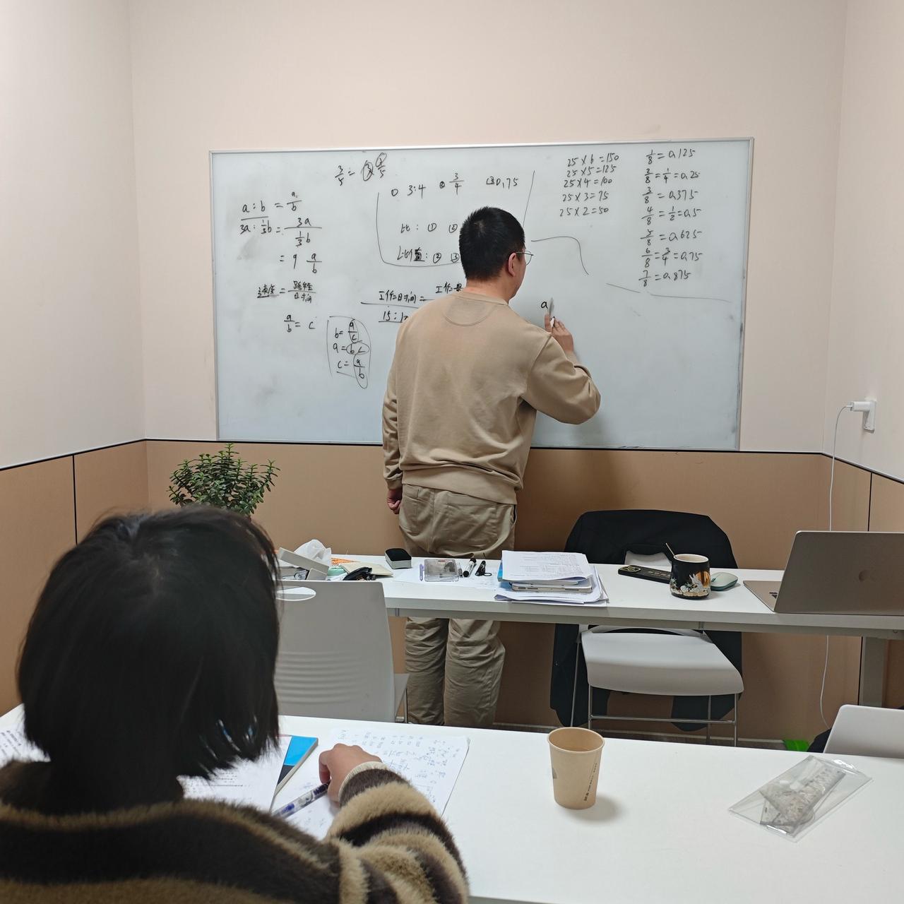 不用补，首先孩子如果成绩好，根本不用补，锦上添花大可不必，毕竟成绩录取不是按照排
