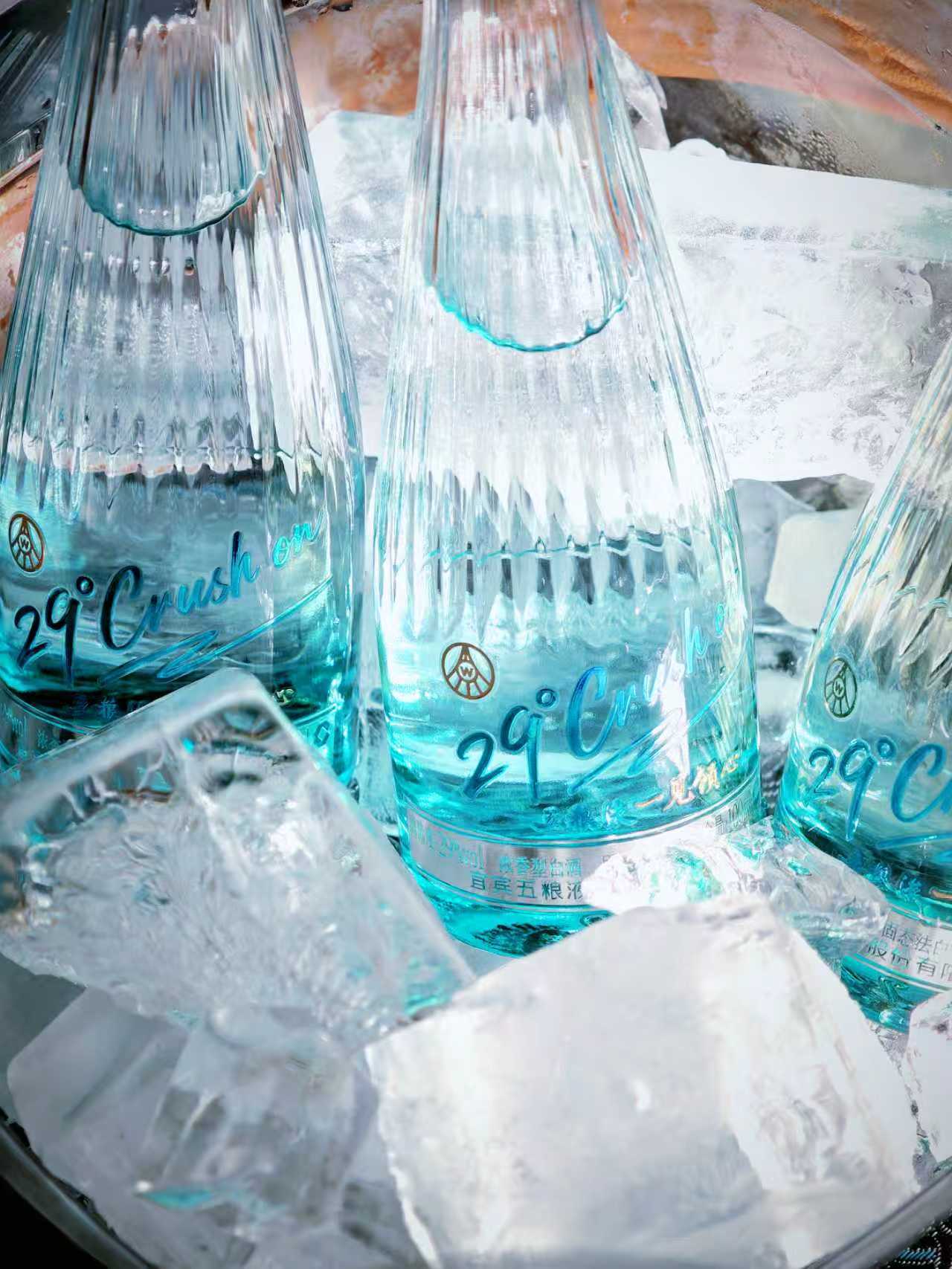 29°五粮液·一见倾心 真的美到心坎里！天青色的瓶身搭配国风美学，美得不像实力派