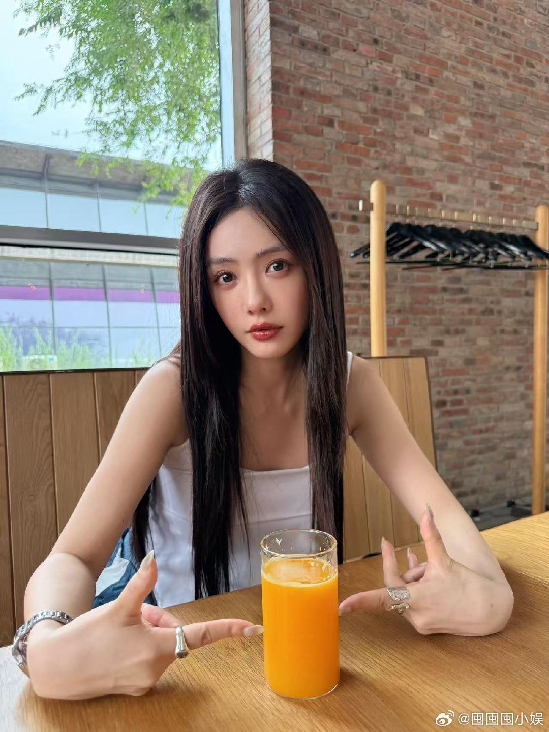实名羡慕蔡文静的发质 作为一个常年为发量发愁的人，看到蔡文静的发质真的羡慕哭了！
