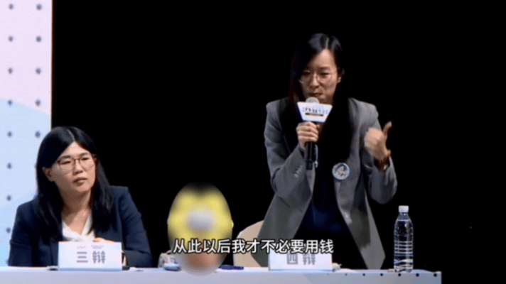 詹青云我们要的是不内耗 詹青云这段关于金钱与热爱的见解太通透！当热爱撞上经济压力