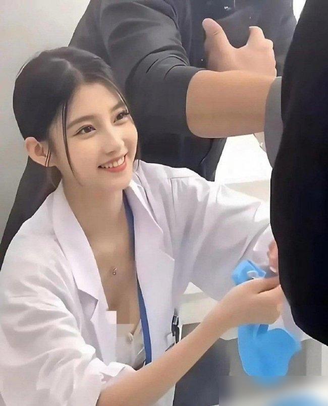 今天同事说看到网上很多网红医生最后都不干医生了，有的是直接辞职不干了转战自媒体，