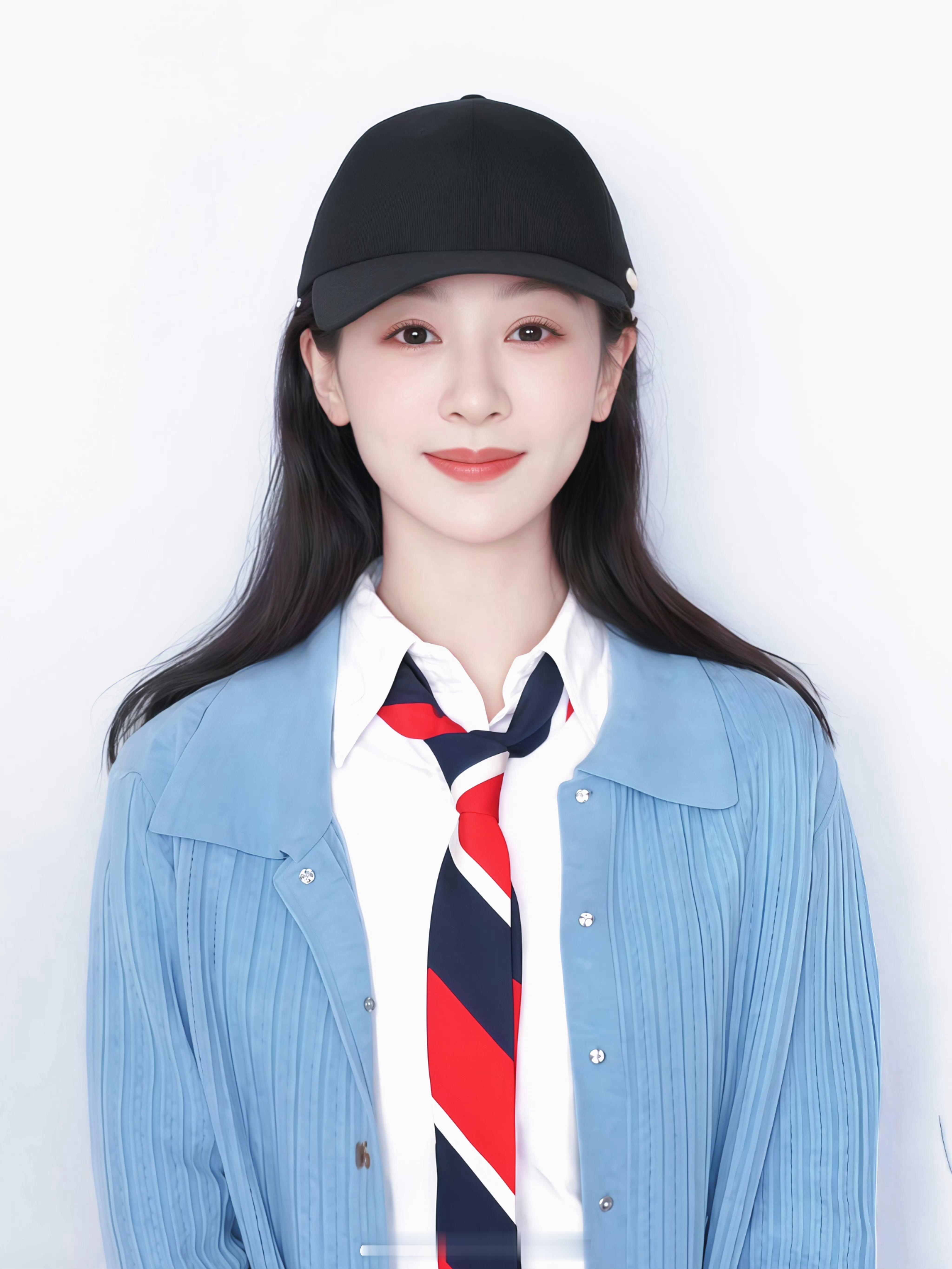 杨紫或登VOGUE银十杨紫最新ID物料，好漂亮的女大🤗 ​​​