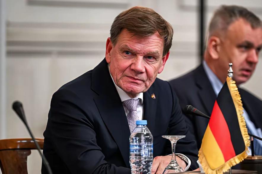 就在刚刚，

德国外长，当着中国的面，提出了一个过分要求。

香港《南华早报》1