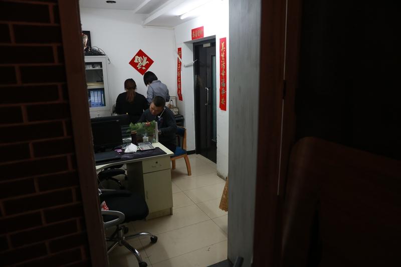 人到中年，钱确实重要，但绝非全部。健康的身体，是一切的根基。多少人熬夜加班、喝酒