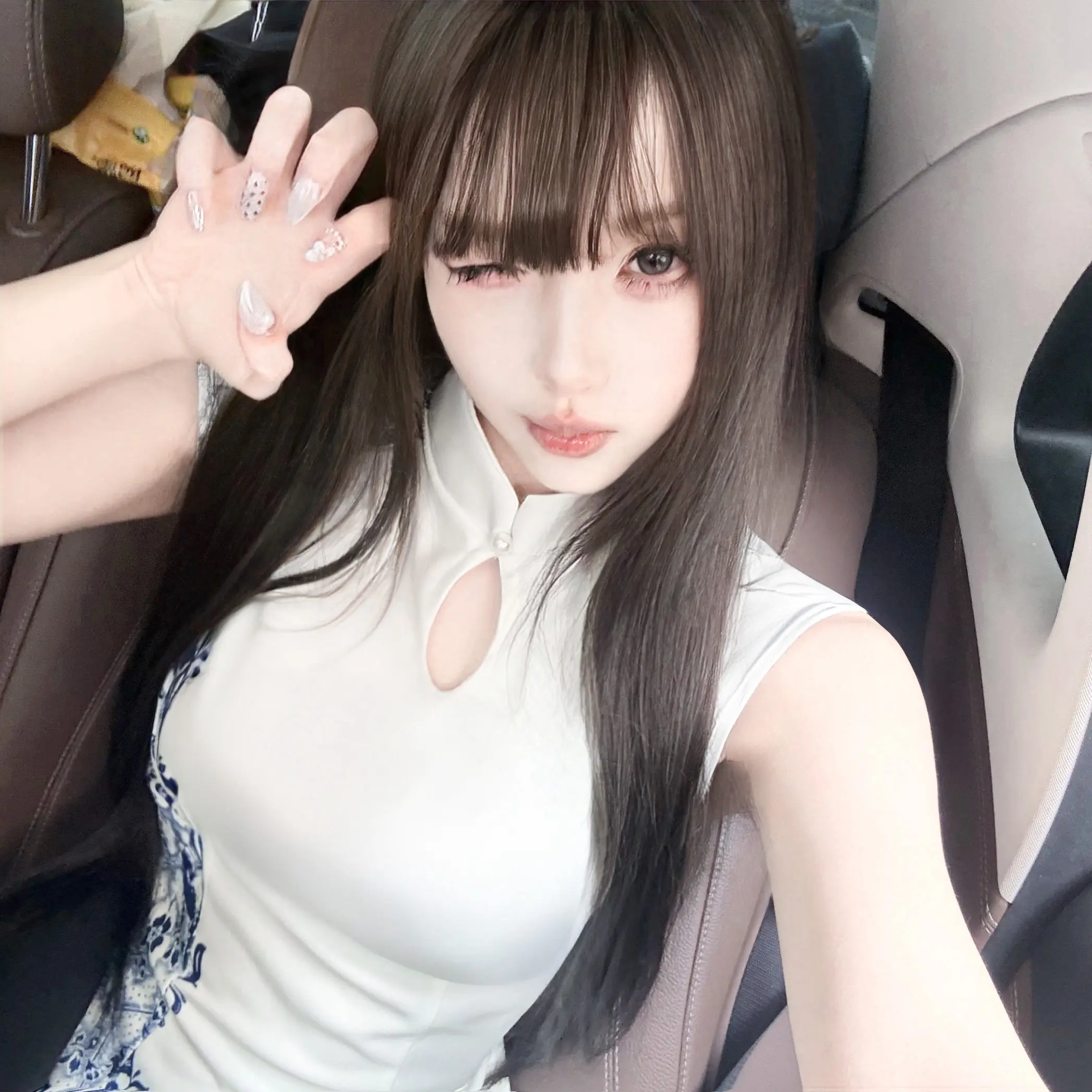 哎。我只想当一个种睫毛做美甲 每天都漂漂亮亮的然后又有漂亮衣服穿 去很...
