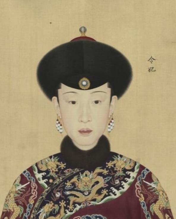1756年，29岁令妃生下第一个孩子后，还未出月子，乾隆就迫不及待地宠幸她，此后