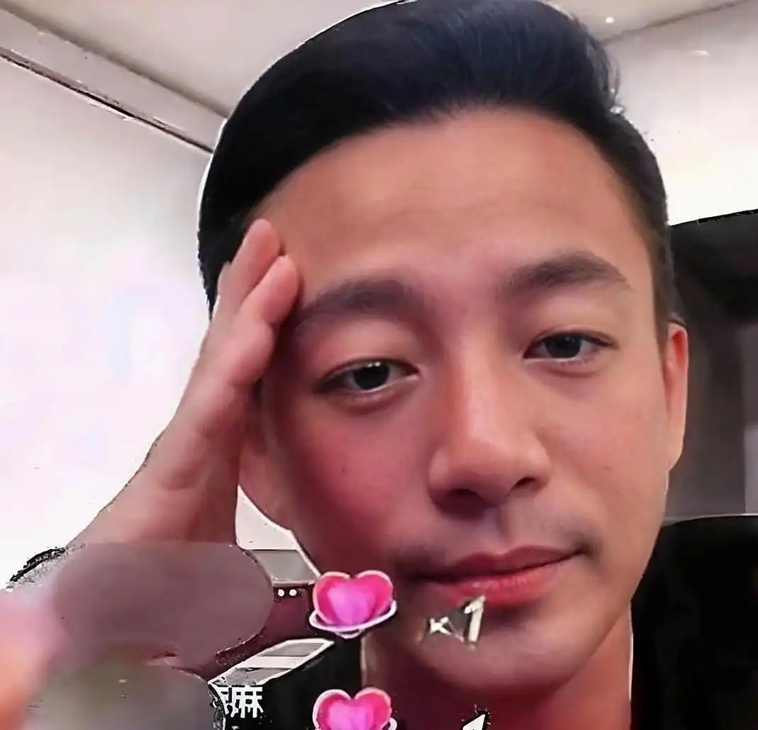 汪小菲直播谈及两段婚姻吐露真心话，与大S十年婚姻，受明星身份束缚，看似光鲜实则生