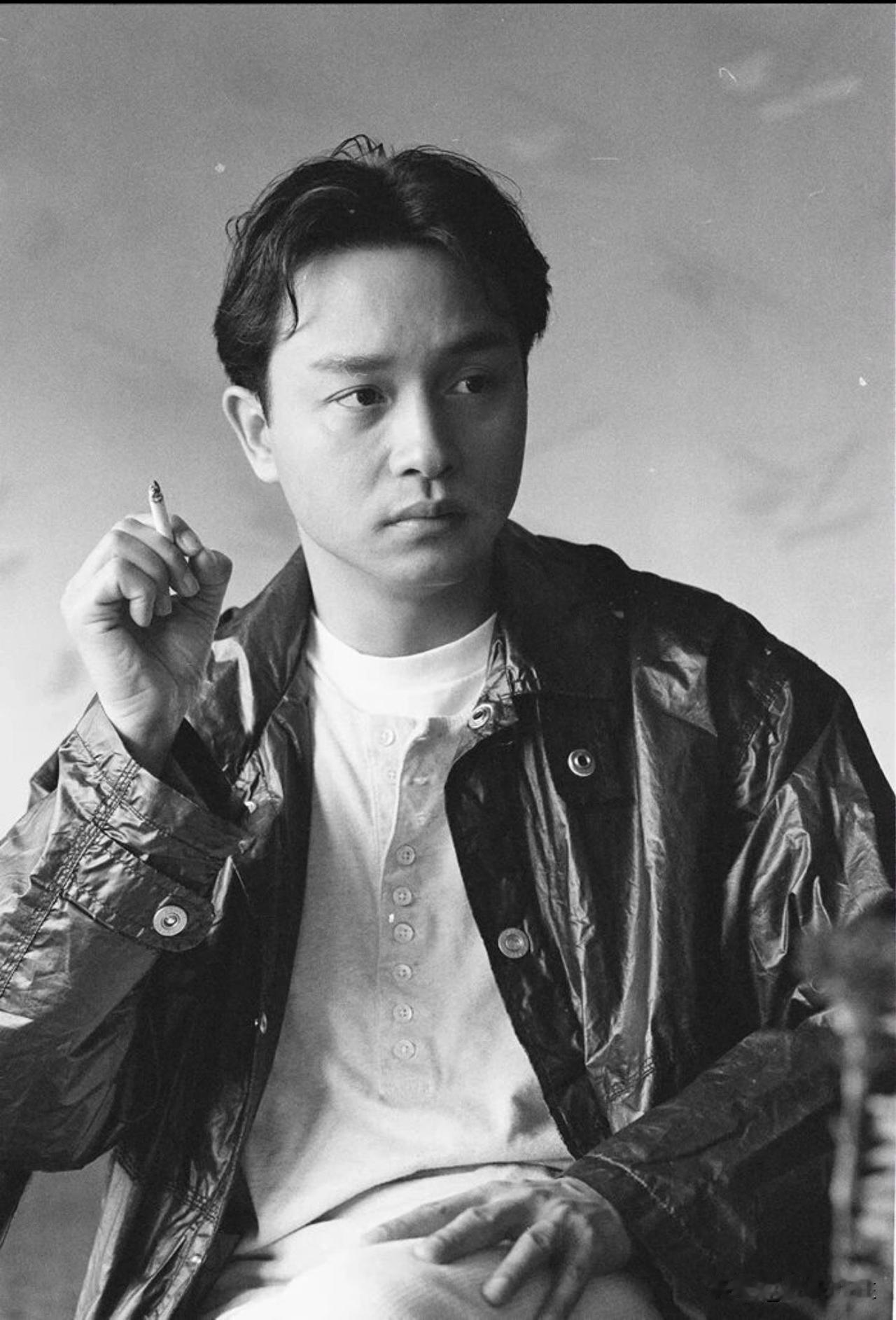 老照片欣赏：   这几张珍贵的照片摄于1993年第46届戛纳电影节，宣传《霸王别