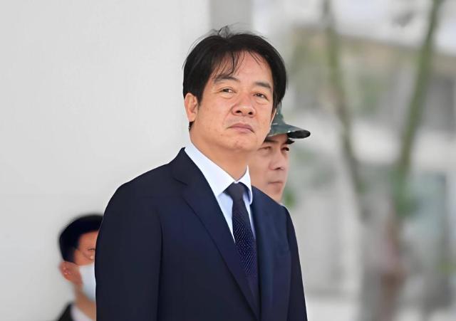 那个夏天，台北的空气似乎比往年更加燥热，政坛的风向在短短几天内发生了一场戏剧性的