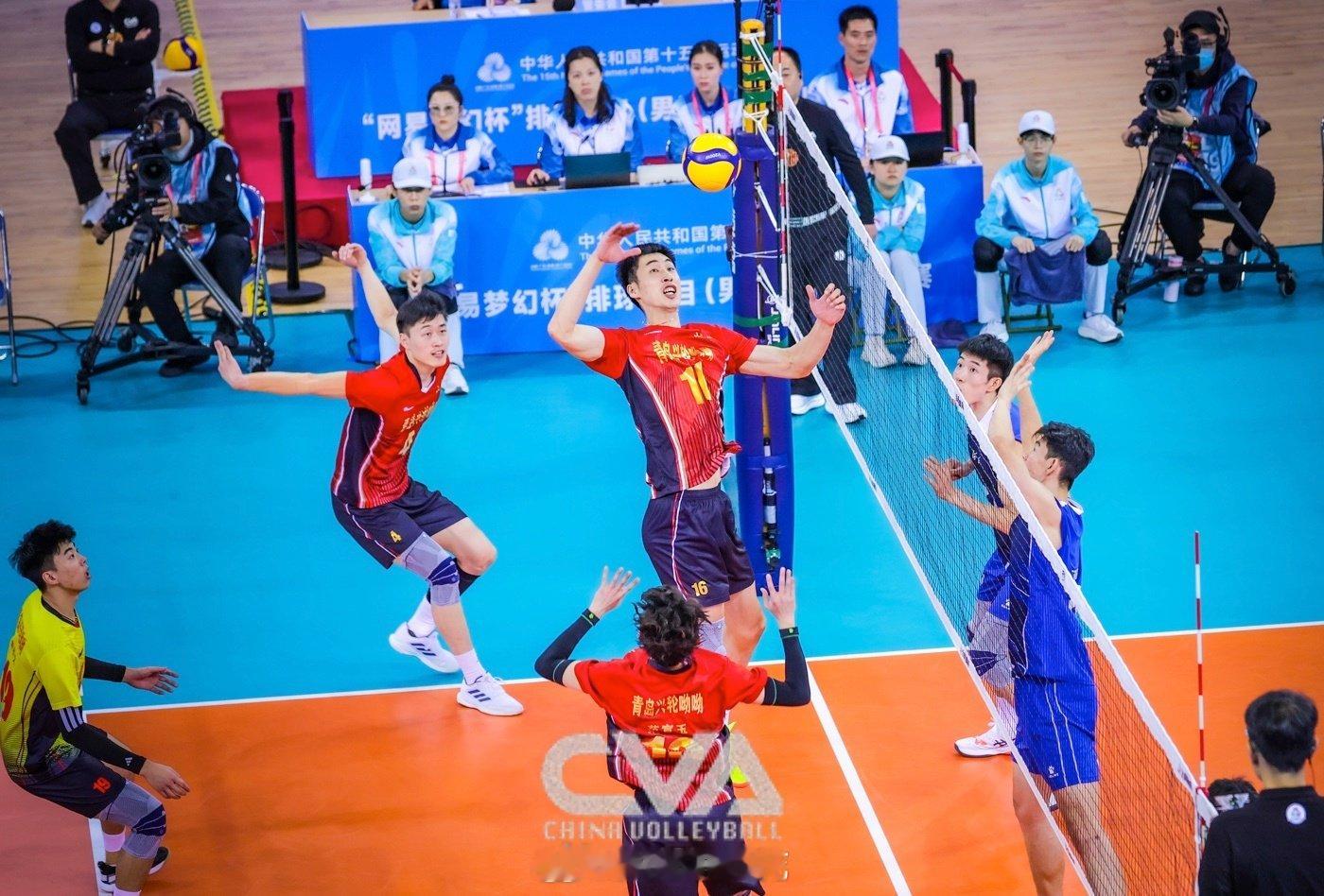 🏐男子成年组 拼搏制胜，赛场争锋！  cr：中国排协 