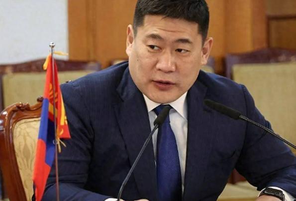 一位蒙古国网友在网上发出了这样一句话：“当初蒙古为何要脱离中国独立出来？独立的意