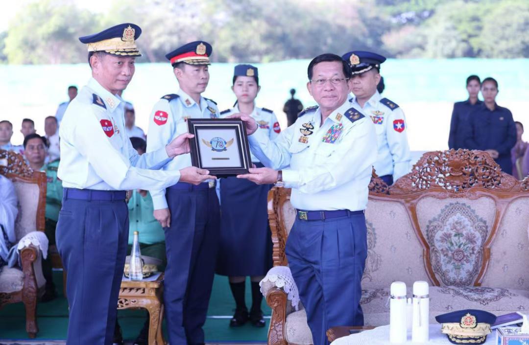 缅甸军政府开启空军阅兵助威！

柬埔寨因为没有空军战机，在柬泰战争中备受空袭，没