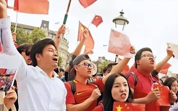 一个日本华人曾一针见血地指出：眼下中国若再战日本，撑不过14年，不是中国能撑多久