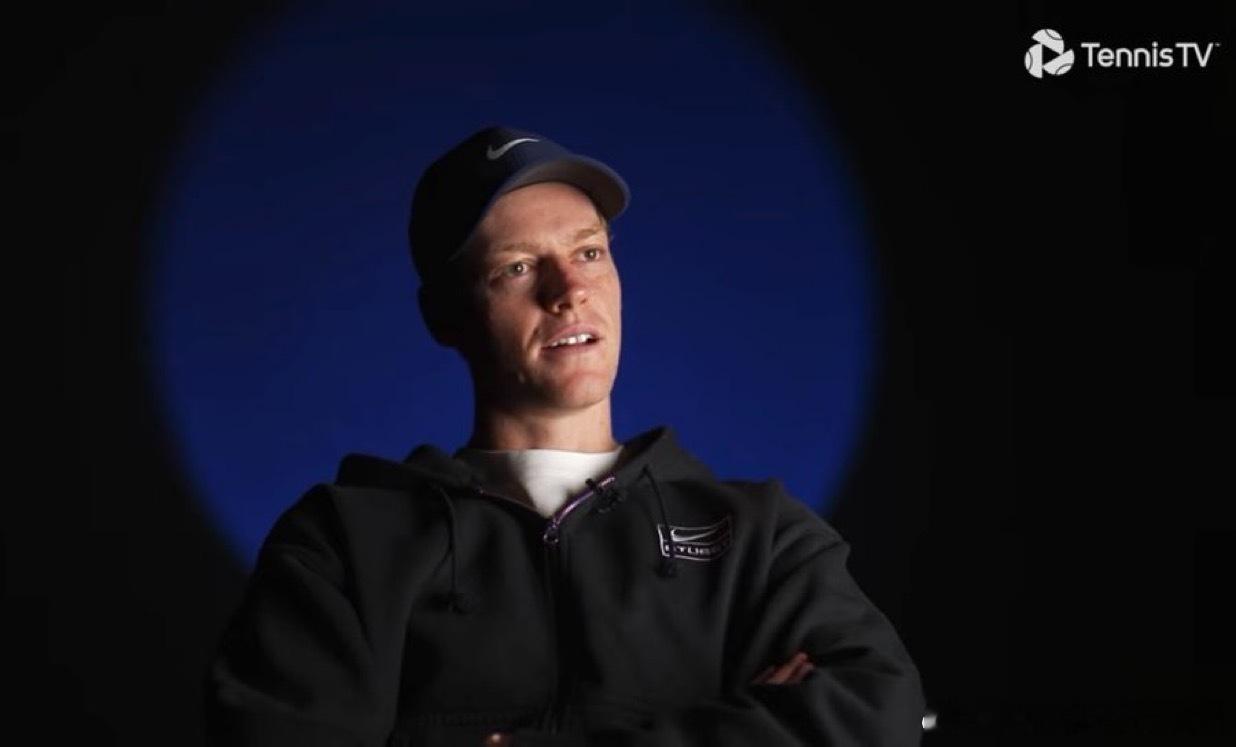 在另一个平行时空里，辛纳🇮🇹是滑雪🏂运动员🎙️：“在另一个平行宇宙里，你