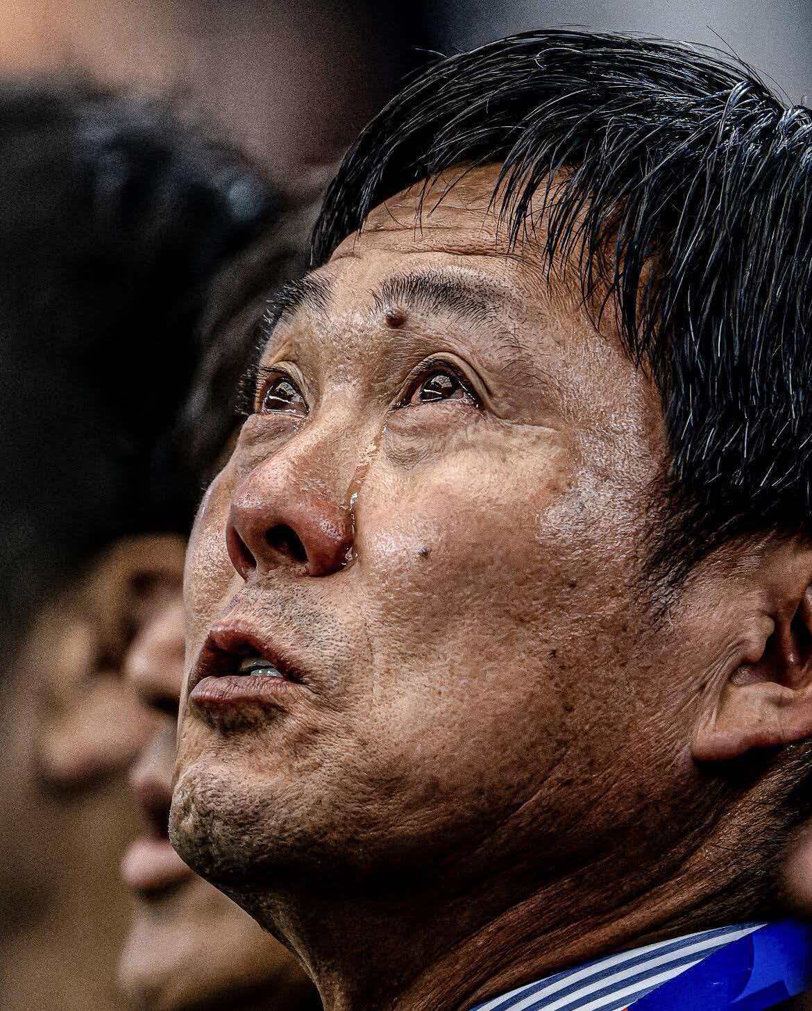世界杯我记住了三个人的眼泪世界杯最动人的瞬间，往往不是捧杯时刻，而是那些饱含深情