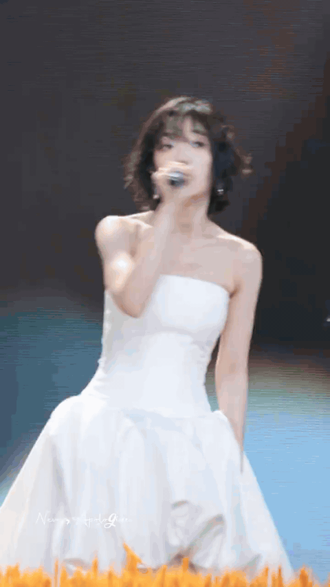 听得人心里暖融融的。想要回看这段舞台可以看希林娜依高我会等童声伴唱。 希林娜依高