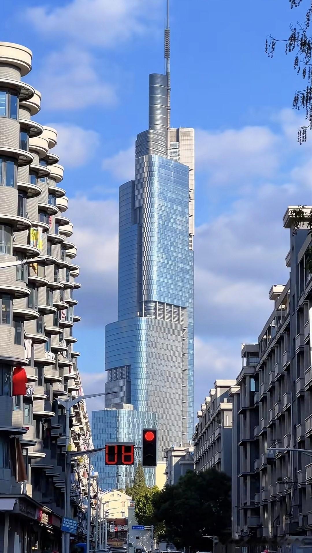 有没有觉得南京紫峰大厦离新街口有点远？如果把紫峰大厦建在新街口或离新街口近一点的