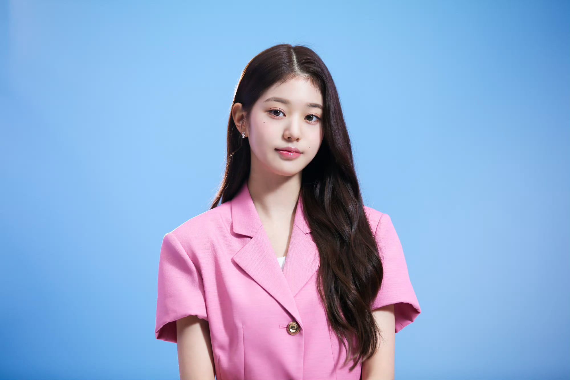 张元英[超话]  🍀张元英女五一 220914  官推更新 ​​​