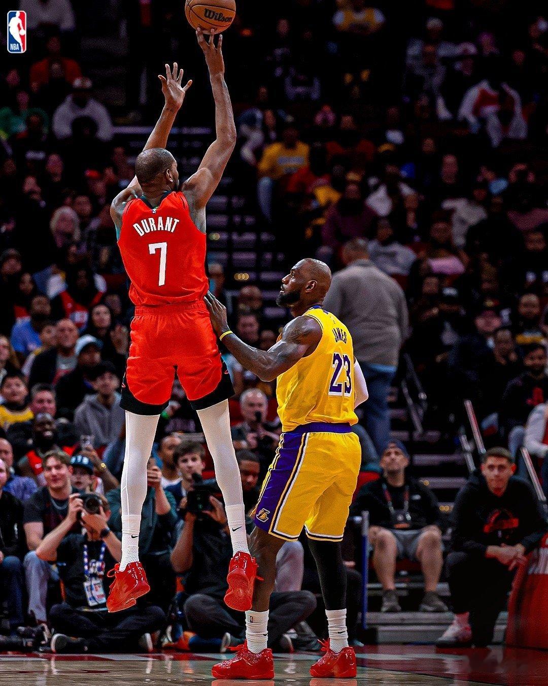 曾经的联盟大小王，时光会老，传奇不朽。湖人战胜火箭湖人vs火箭