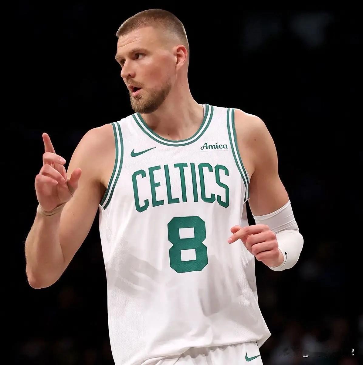 06月24日根据NBA记者Jay King的报道，凯尔特人正在积极兜售克里斯塔普