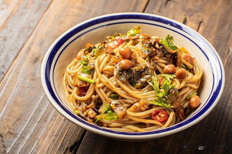 我个人口味，江西拌粉、常德津市米粉，绵阳米粉，贵州遵义，水城的羊肉粉都是米粉里的