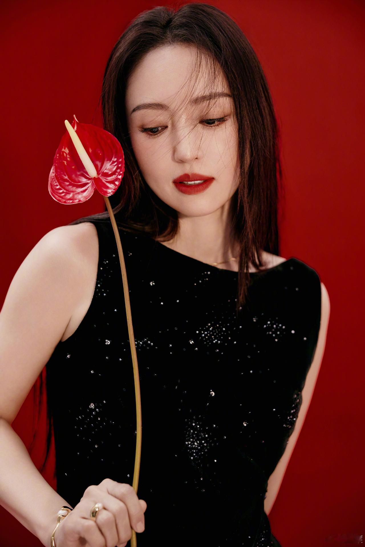 优雅与性感，你会怎么选成熟美人董璇穿搭写真