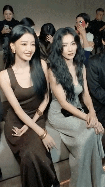 一个混京圈的，一个混港圈的，还相差十几岁，甚至走的路线都风格各异，怎么坐在一起，