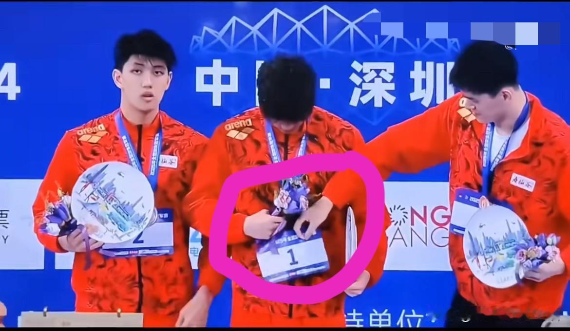 超燃！得了第三的孙杨为冠军“正名”！

老大哥的胸怀让所有人泪目！ 当夺得冠军的