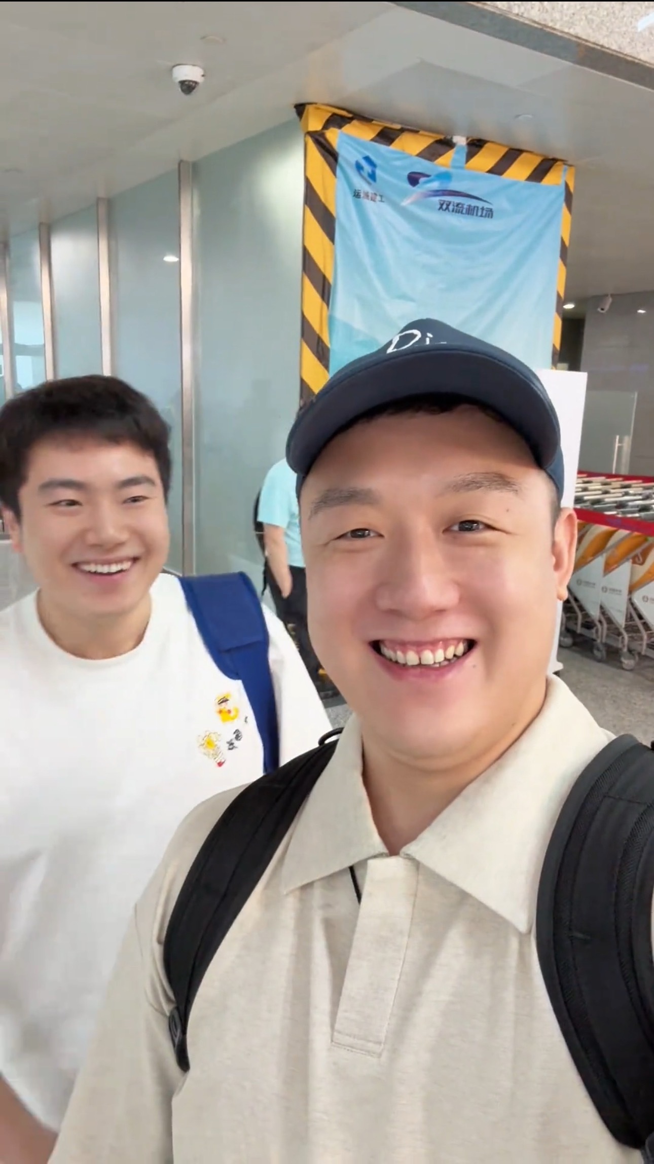 这位更是健康无比[good]（牙不错 挺白） ​​​