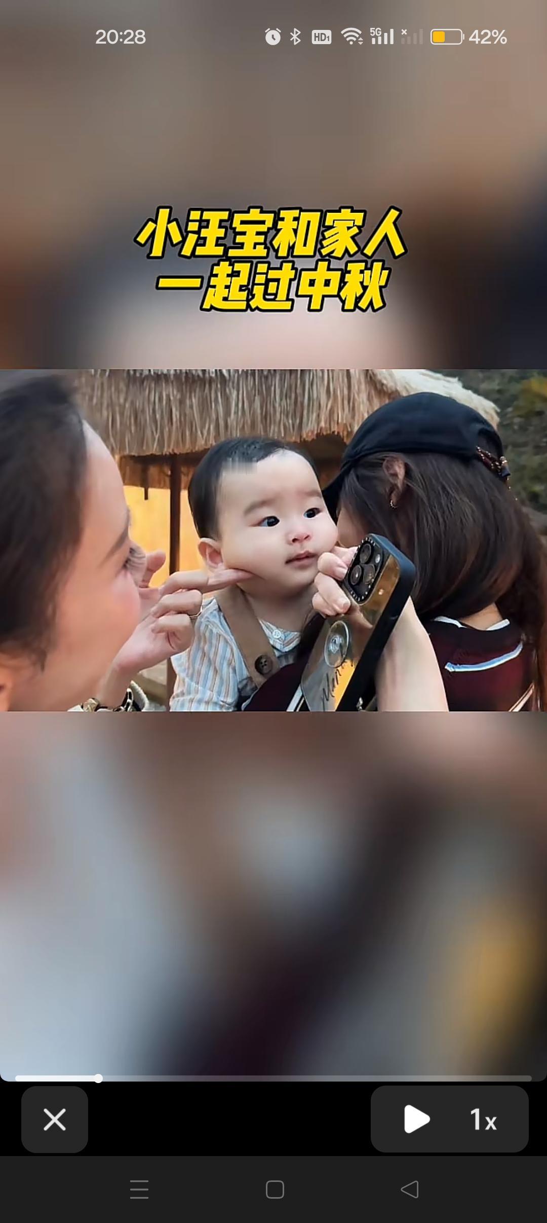 可爱的小汪宝来喽😍


肉嘟嘟的小脸蛋😘

姨姨在捏他的小脸蛋！