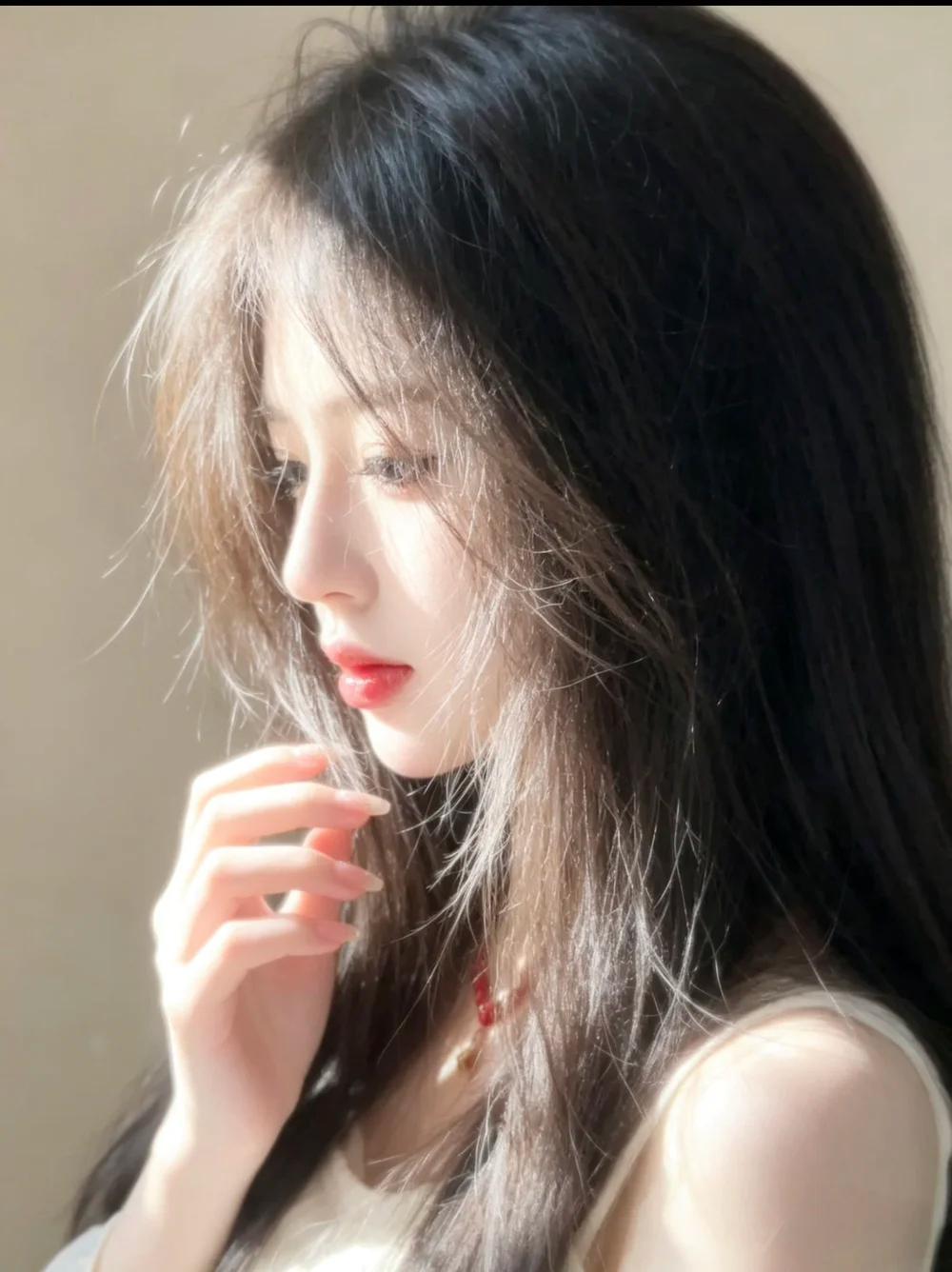 AI脸
去掉美颜和滤镜现实中没有吧
