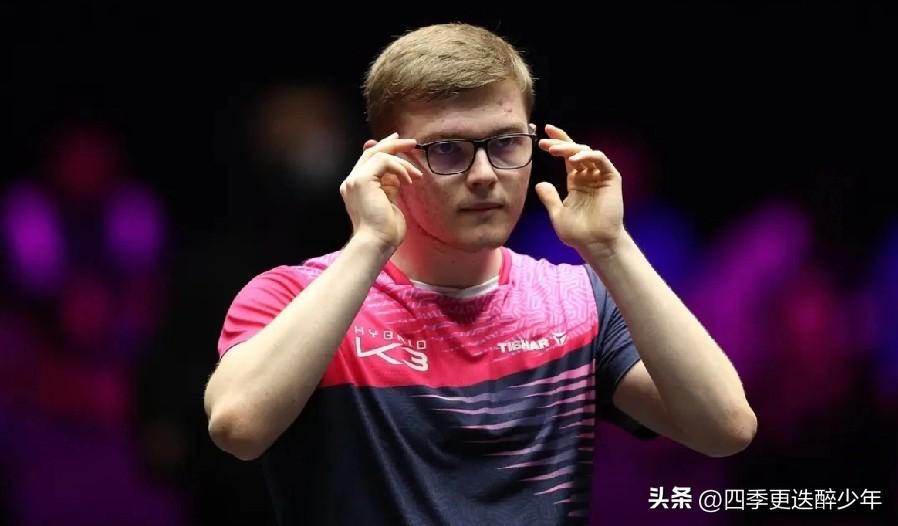 澳门世界杯男单小组赛最后一轮争夺出线权：
艾利克斯勒布伦VS贾哈。
第一局艾利克