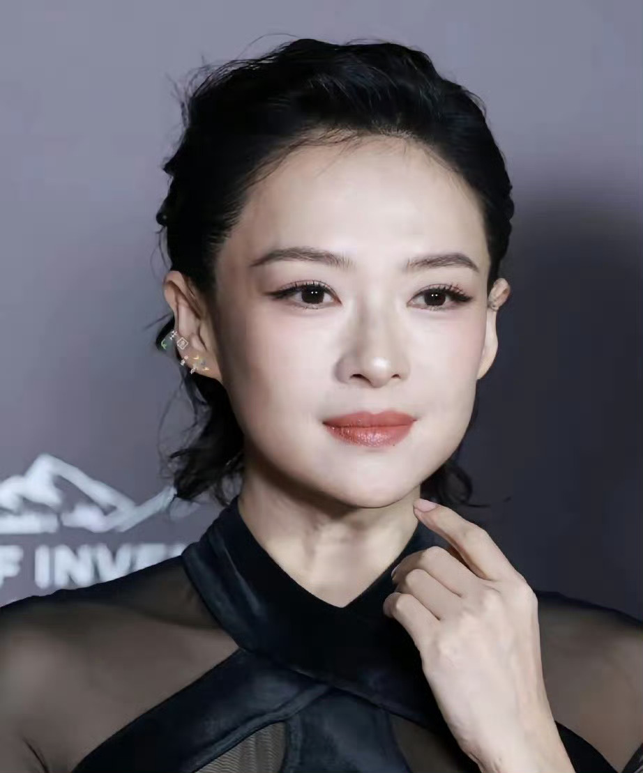 章子怡现在有张静初和曾宝仪的影子？[思考][思考][思考]章子怡面相变柔和 ​​