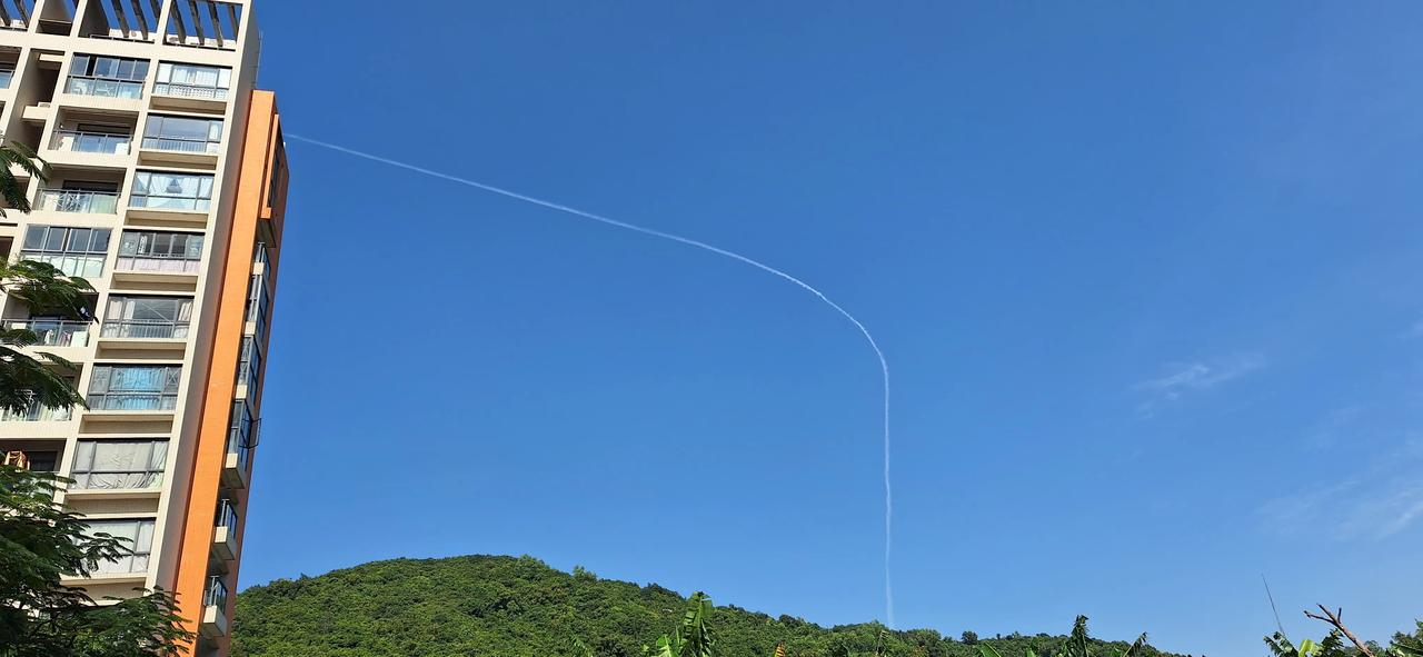 湛蓝的天空，真是心理治愈系，在老家的时候，天天雾霾，心情很压抑。