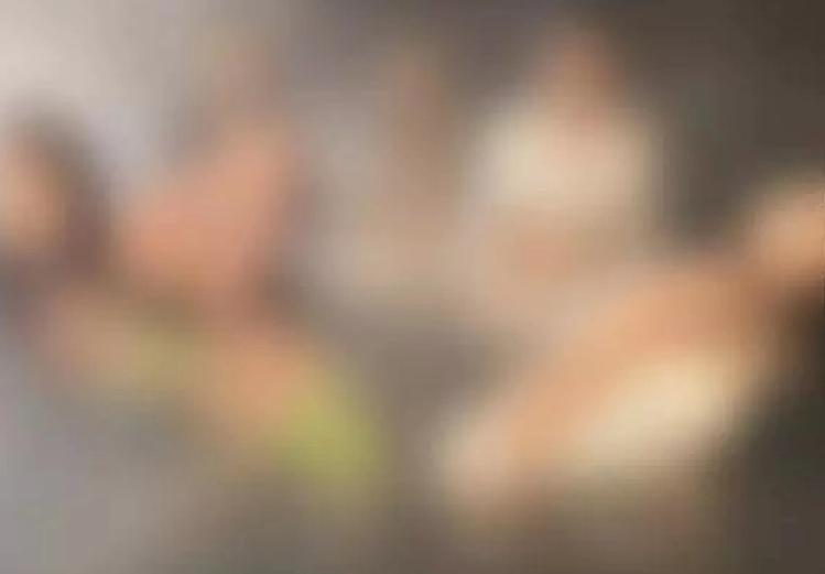 “刘二狗”直播泳池派对，时长从晚10点至零点45分，粉丝量4千4百万，为流量擦边