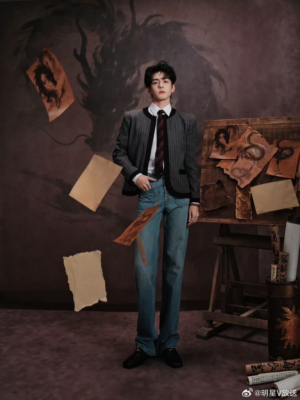 曾舜晞追剧团带着十二念佛珠 今日参加月鳞绮纪 追剧团活动还带上了法器佛珠！剧中武