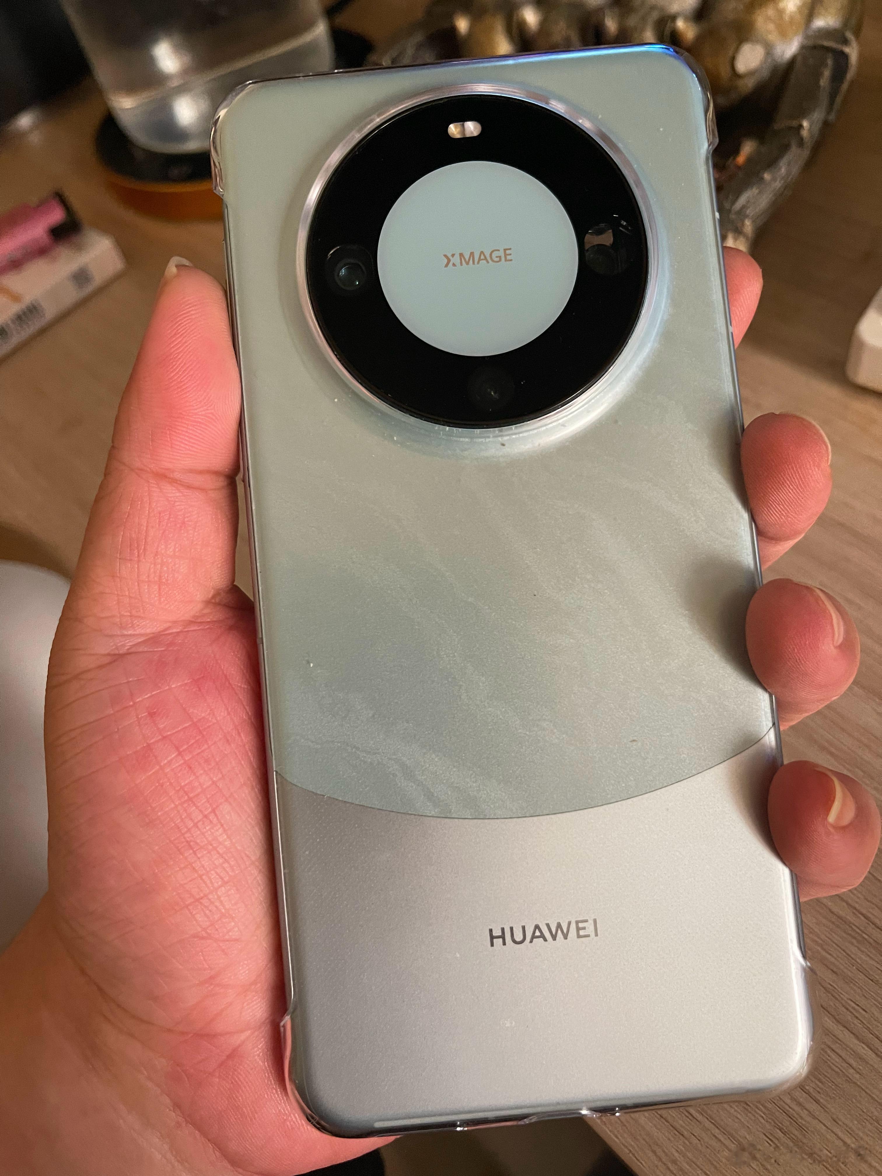 我的华为Mate60Pro买到了，加价1000买的1T版，实在是网上抢不到，线下
