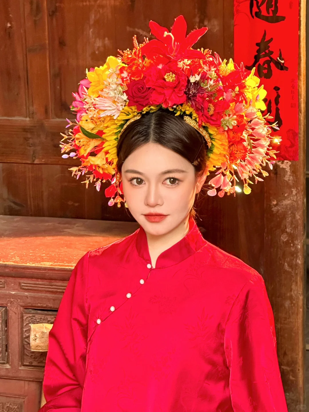 还是得红色配簪花💐