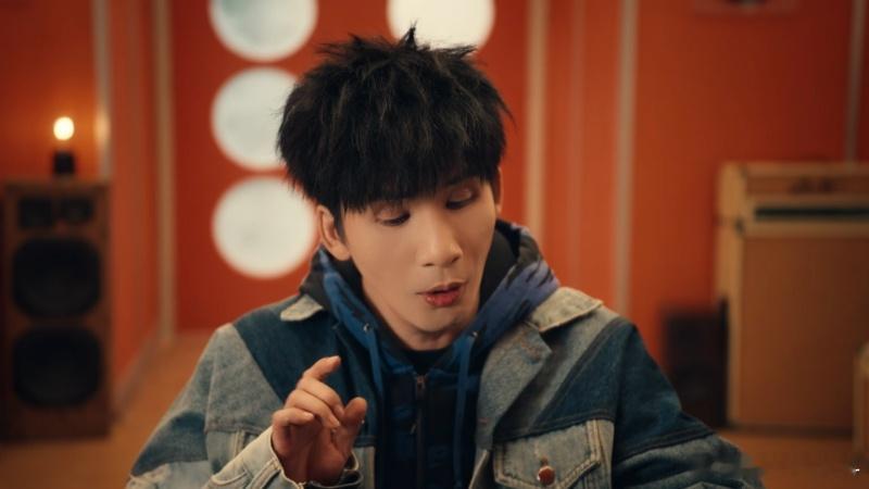 大张伟十倍爽新歌首发今天的摸鱼BGM被十倍爽承包了，魔性曲风一响，上班的疲惫瞬间