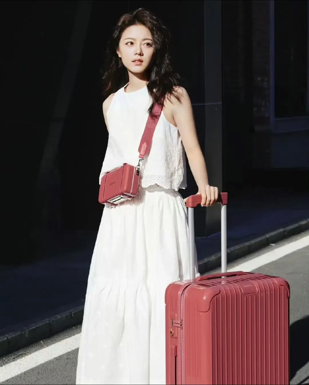 RIMOWA｜赵今麦   使用 Essential 系列30寸托运箱石...
