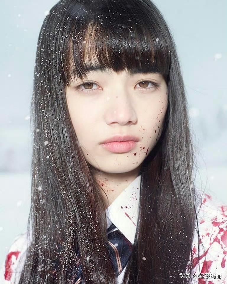 2014年，十八岁的小松菜奈，在《渴望》中的一幅剧照