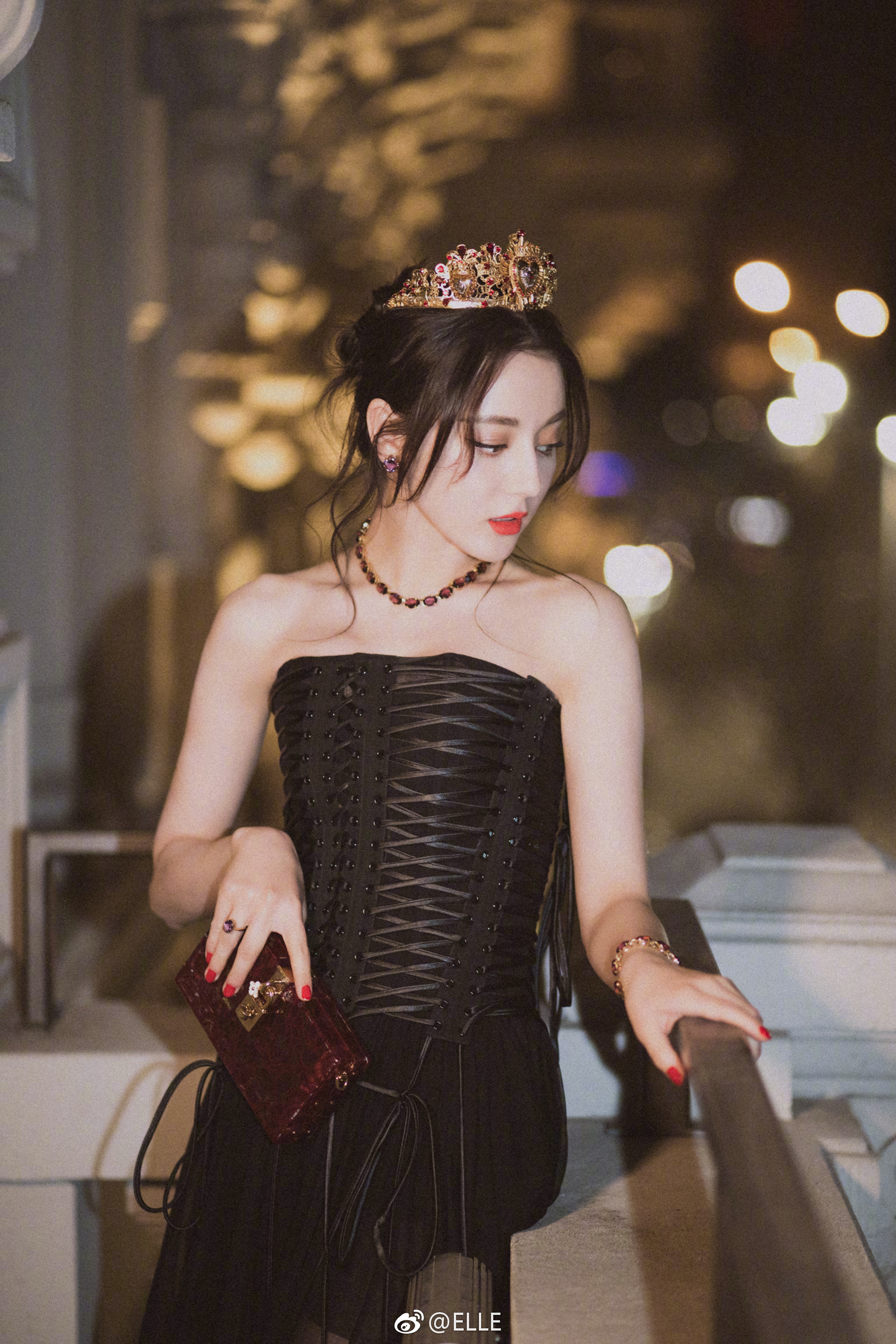 ELLE镜头下的迪丽热巴期待2025巴黎时装周✨ ​​​