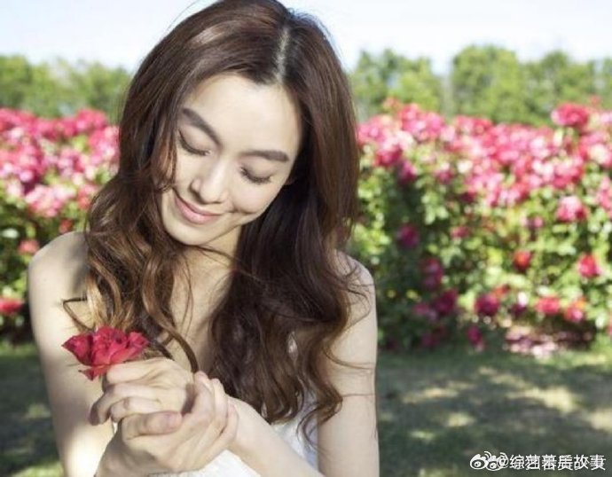 范玮琪初舞台唱如果的事 范玮琪亮相乘风初舞台，一首《如果的事》直接唤醒一代人的青