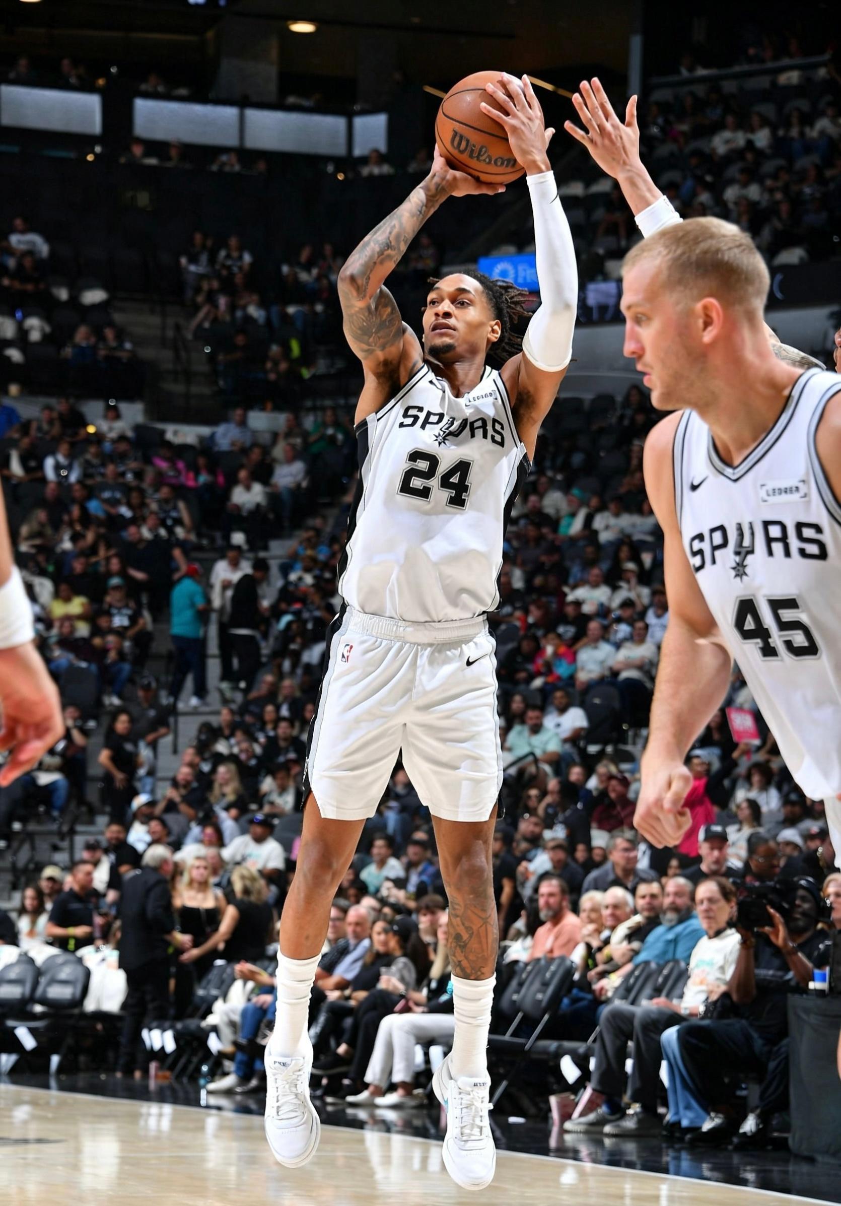 马刺今天常规赛收官战118-128不敌掘金，季后赛首轮将面对开拓者和太阳的胜者马