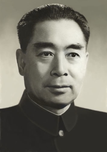 1946年9月，国共谈判濒临破裂，周恩来从南京赶赴上海，身边一直有军统、中统特务