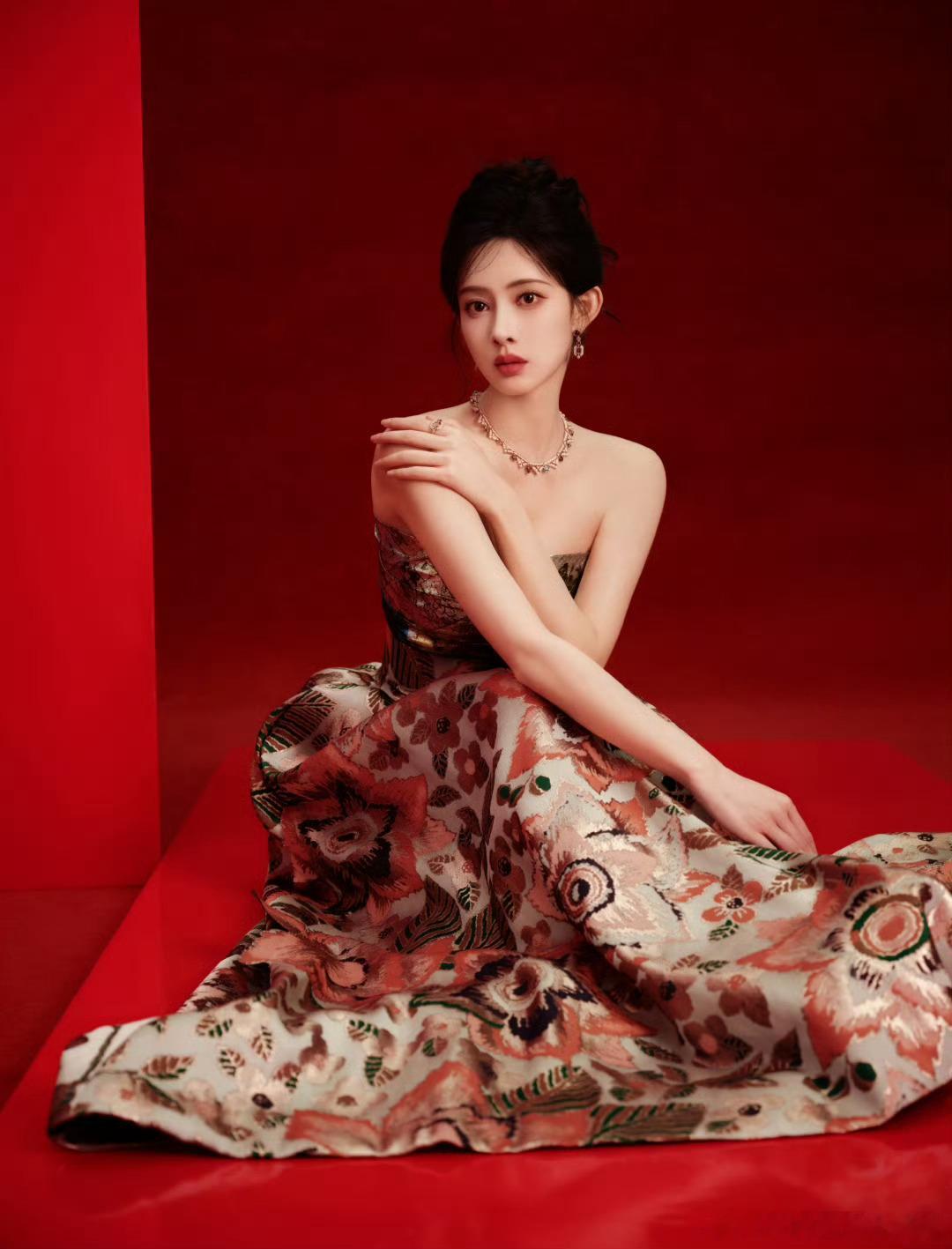 孟子义孔雀印花抹胸裙孟子义腾讯大会出图 ​​​可以哦 ​​​