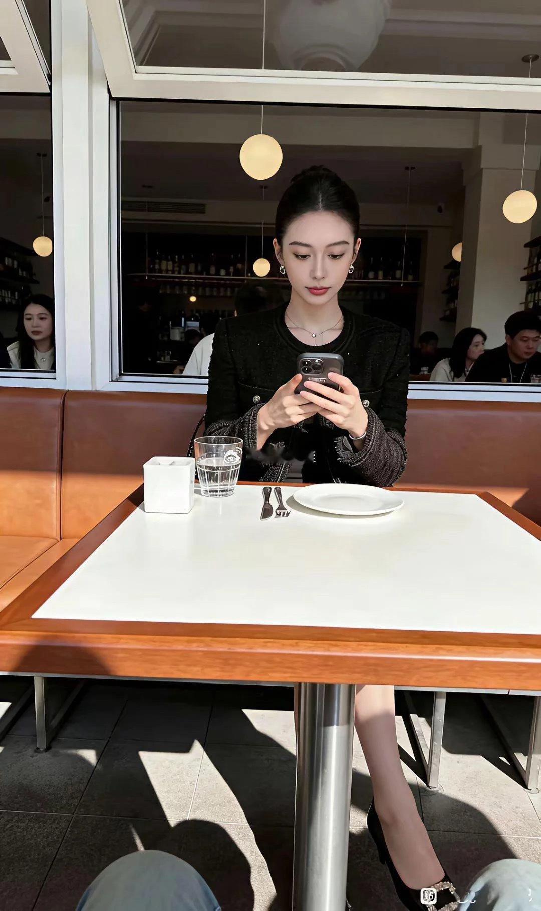 赚钱吧，有钱啥都有，没钱都白费