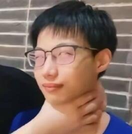 不要。。不要。。。欺负这个老人。。 