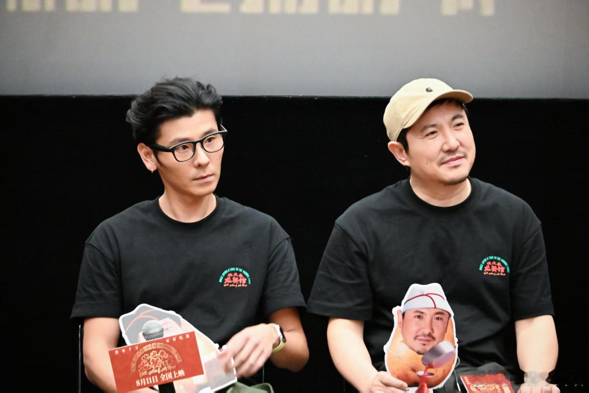 真怕蒋奇明在沈腾身边笑岔气了蒋奇明的腹肌和沈腾脱不了关系蒋奇明：我不是来路演的我