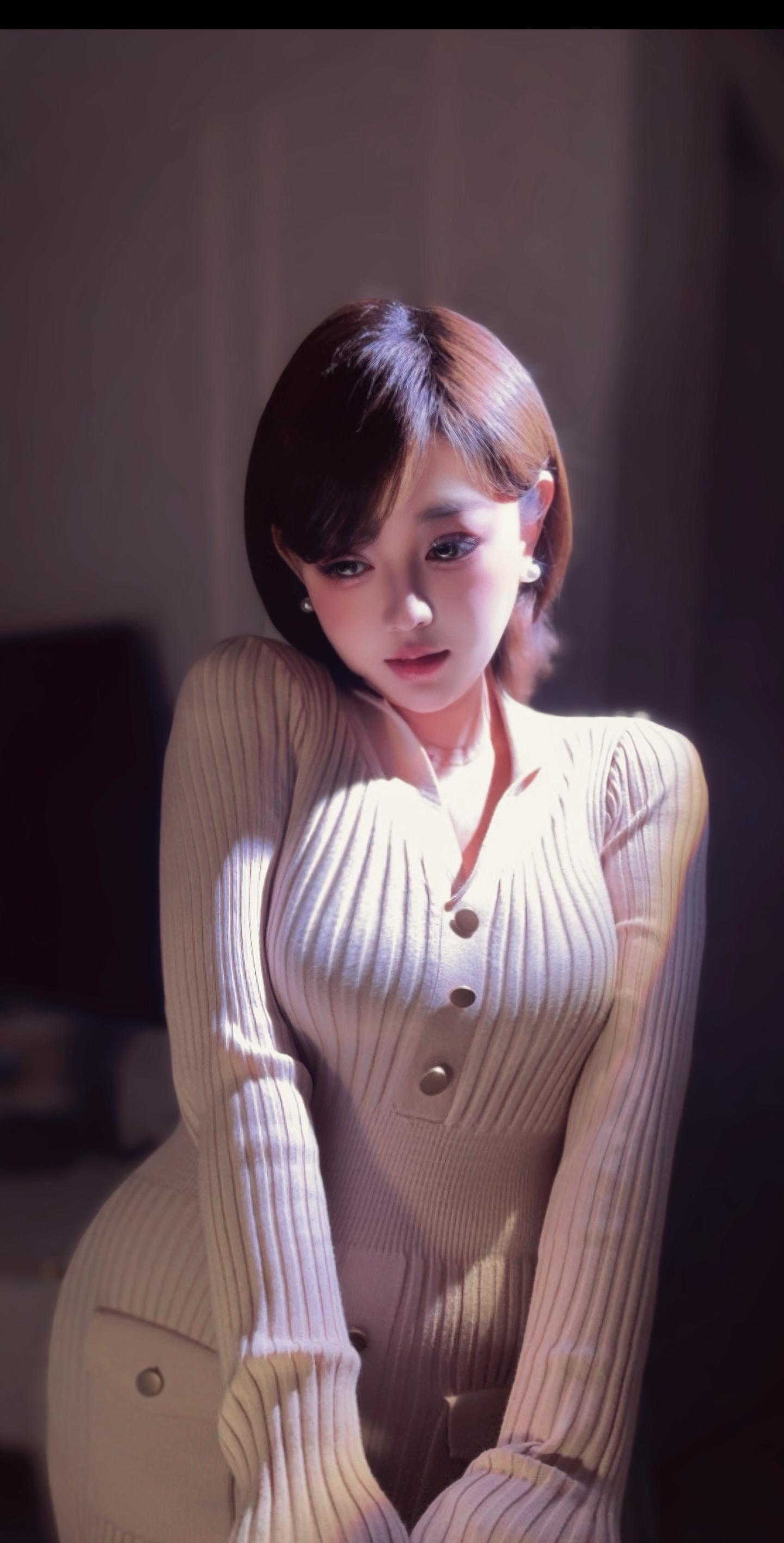 不是说很听话吗？怎么欺负一下就哭了。